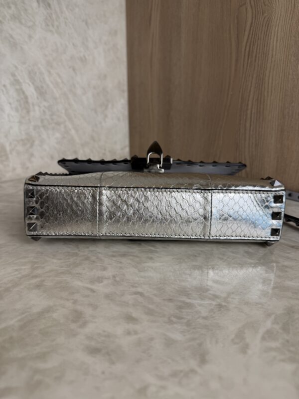 Valentino Garavani Rockstud Crossbody Bag MedValentino Garavani Rockstud Crossbody Bag Medium Silver ium Silver
